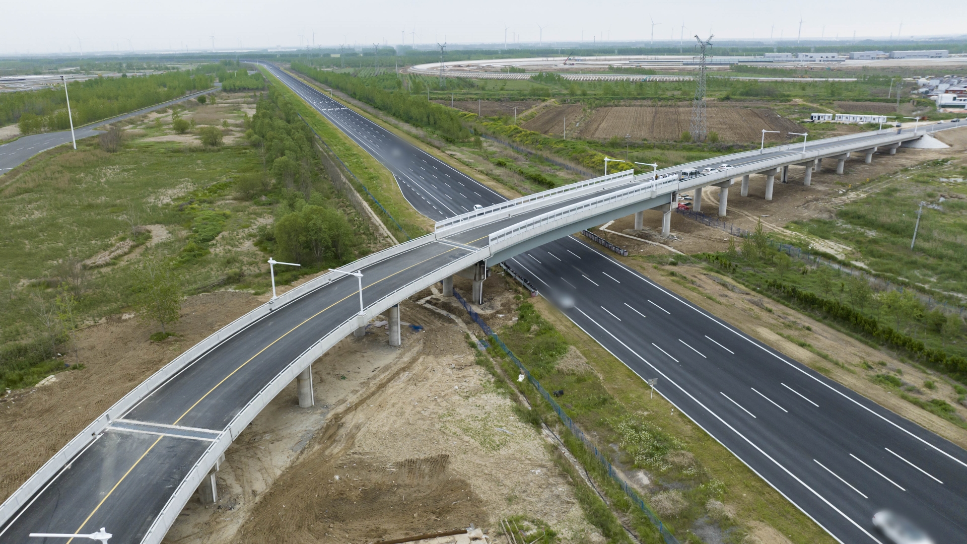 智能網聯(lián)高架路立交橋.jpg